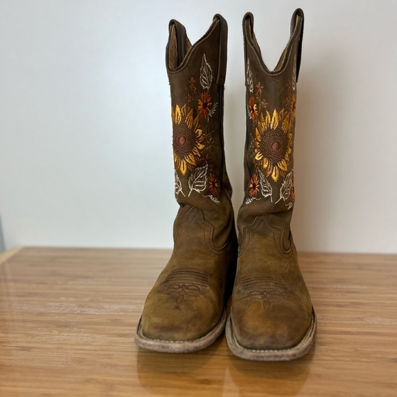 REYME SUNFLOWER FLORAL EMBROIDERED SIZE 6.5 BOOTS - Picture 2 of 9